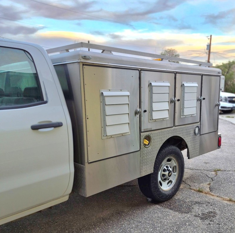 Custom Animal/Dog Transport for 8' Chassis Body Mount with 6 cages & Tommy Lift