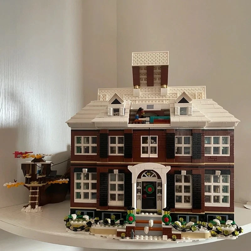 Home Alone Building Set / 3955 Pieces & 5 Figures - Image 4 of 4