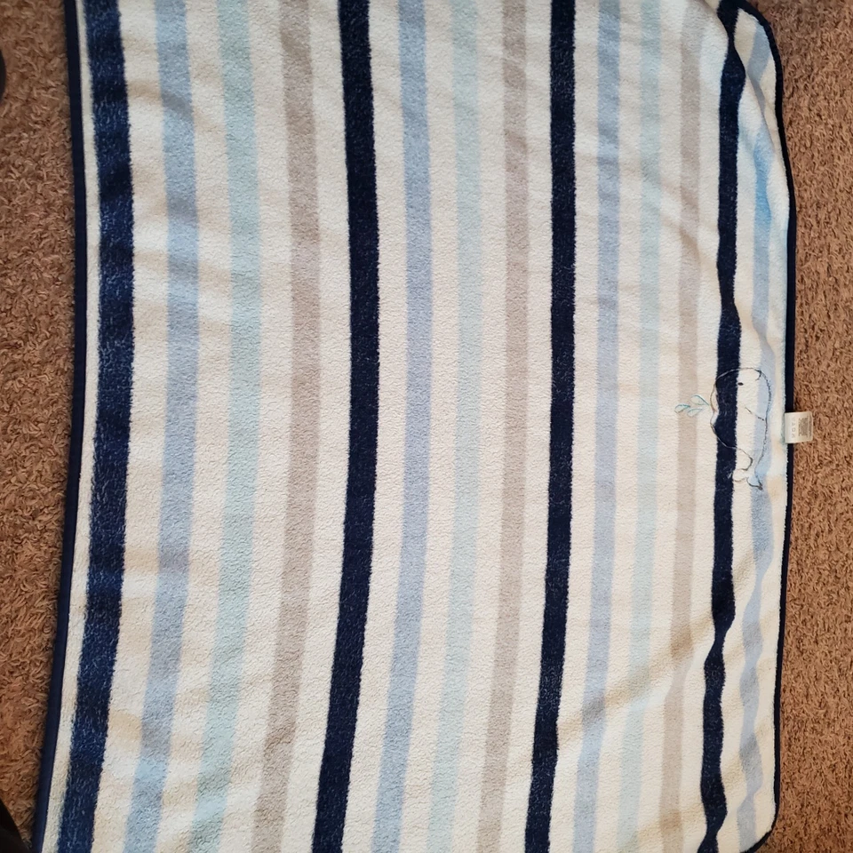 Manta de bebé de felpa a rayas ballena azul Garanimals Lovey seguridad gris blanco Foto 3 de 4