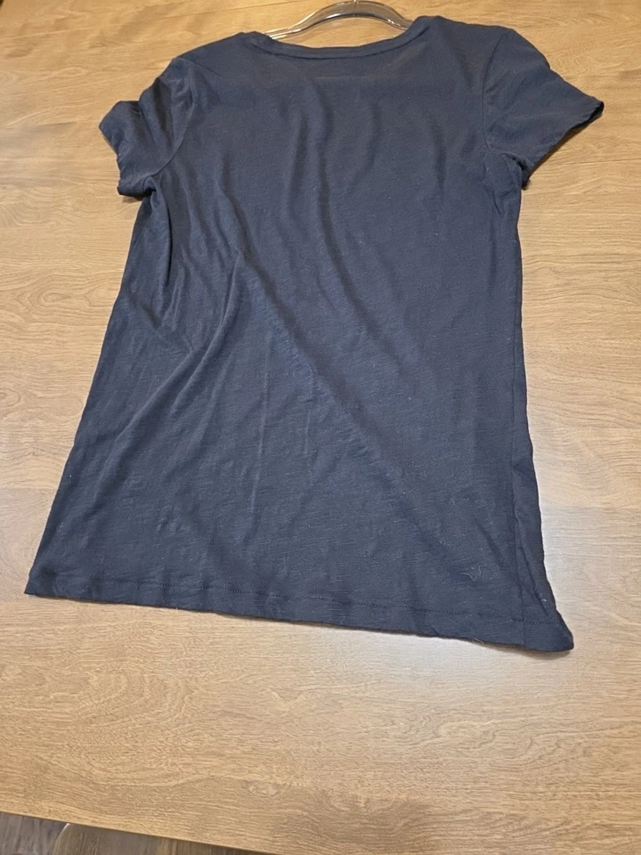 Camiseta Michael Kors preta estampa de óculos ajustada dourada gola redonda feminina tamanho M preta - Imagem 4 de 4