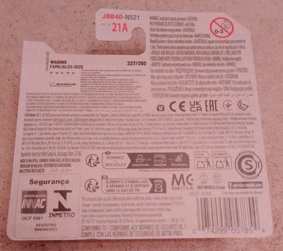 HOT WHEELS 2025 VOLVO 240 DRIFT WAGON/BOLIDE DE DERAPAGE 227/250 W. FAMILIALES - Immagine 2 di 2