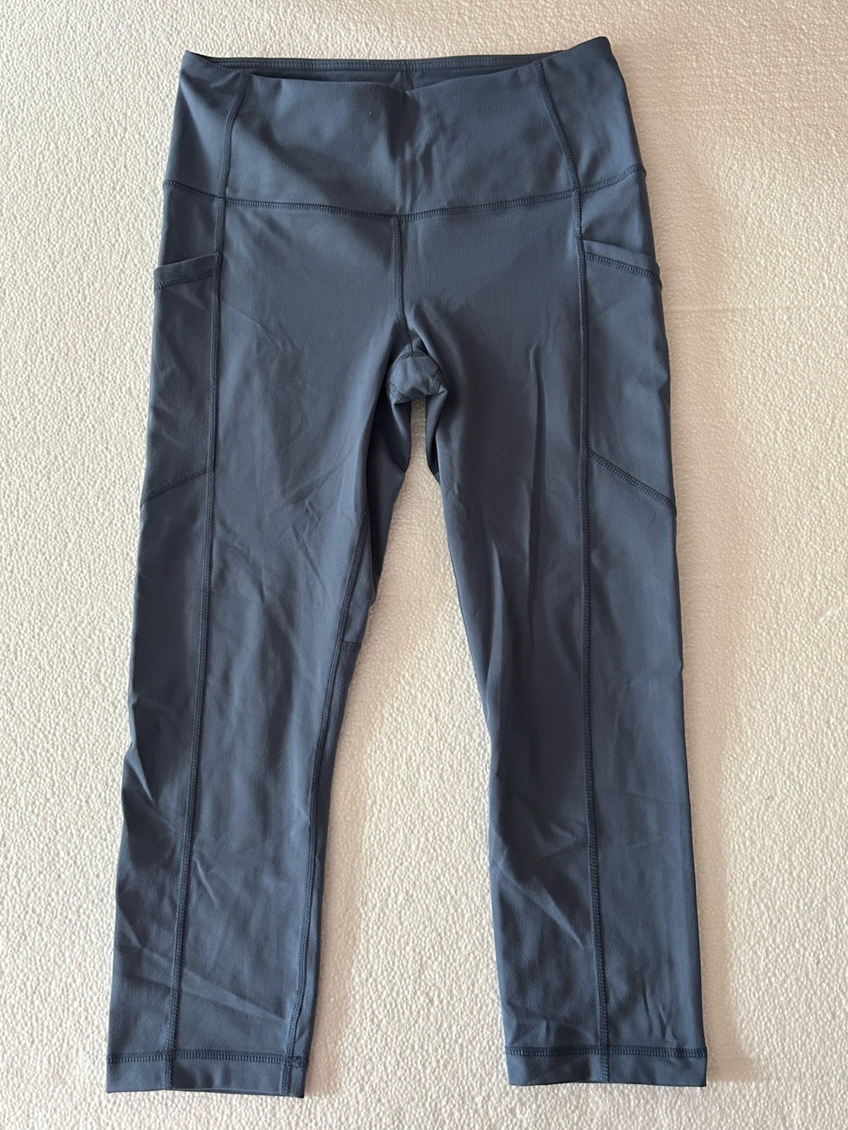 Yogalicious US LUX Yoga Pants Size Medium Blue Capri Athletic Pants 2 Pockets