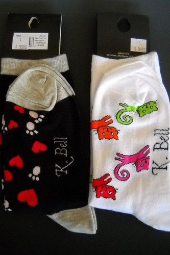 Calcetines crew para mujer K. Bell talla 4-10 dos pares estampados de gato negros blancos nuevos con etiquetas - Imagen 2 de 3