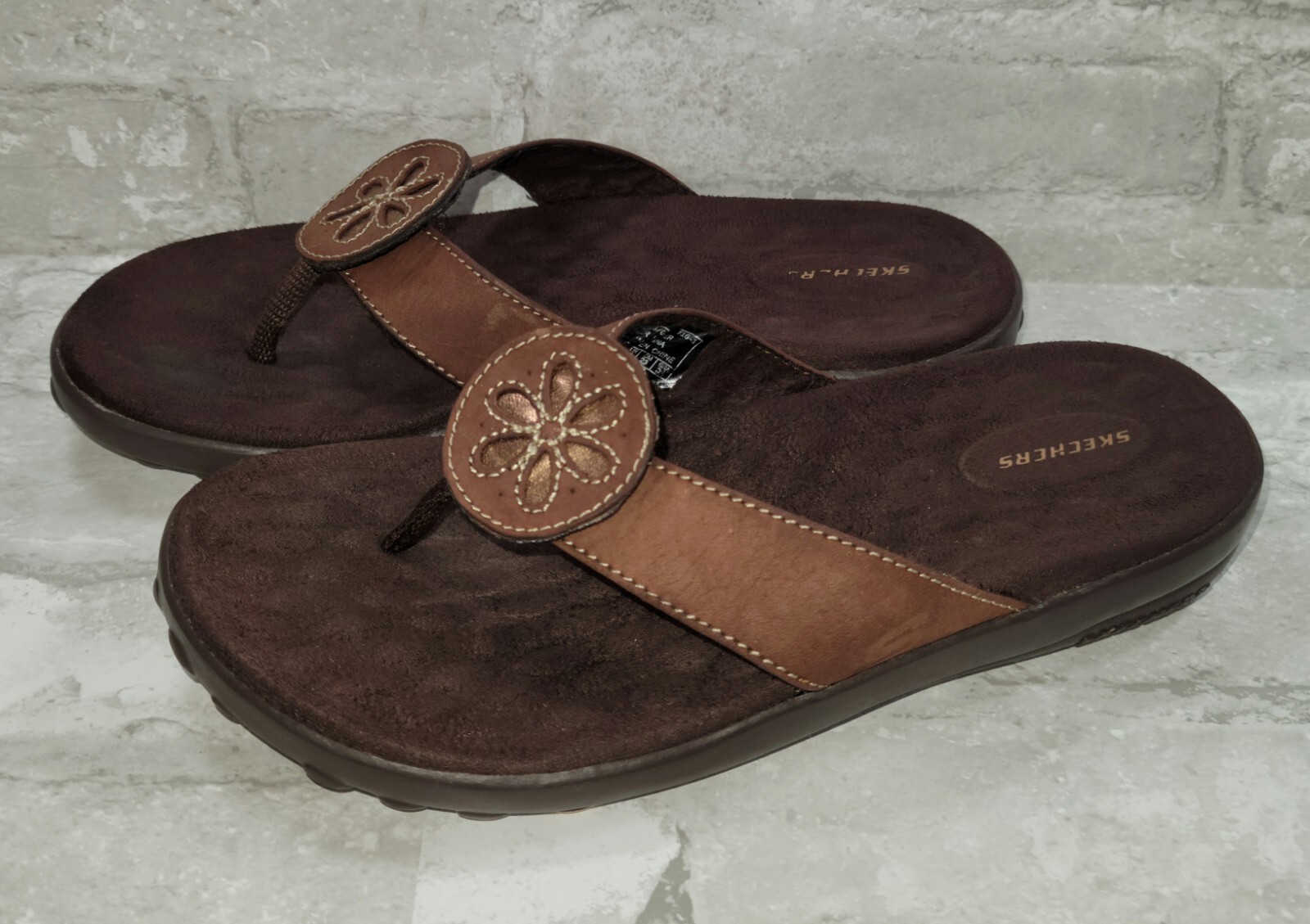 skechers medallion sandals
