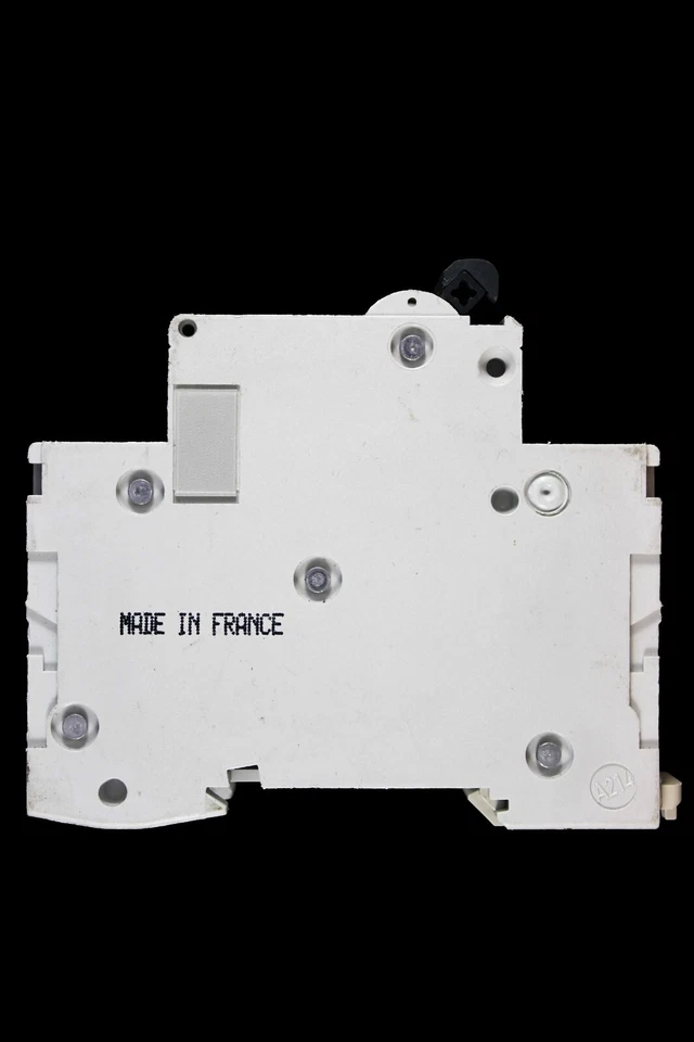 MERLIN GERIN 32 AMP CURVE C 10kA TRIPLE POLE MCB CIRCUIT BREAKER C60HC 25676 - Image 3 of 4