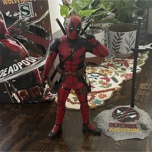 Hot Toys Deadpool SIDESHOW EXCLUSIVE  1:6 Collectible Figure Box is Damaged