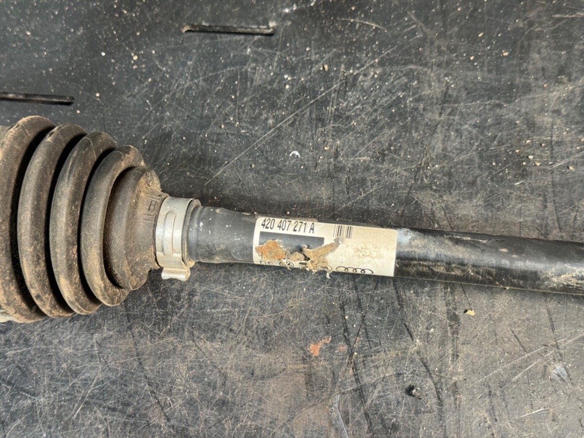 アオ　0710 08-23 AUDI R8 V10 PLUS LEFT FRONT CV AXLE *NOTE / DAMAGE