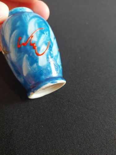 Mini vaso in miniatura Giappone occupato Dragon ware blu in rilievo - Foto 11 di 11