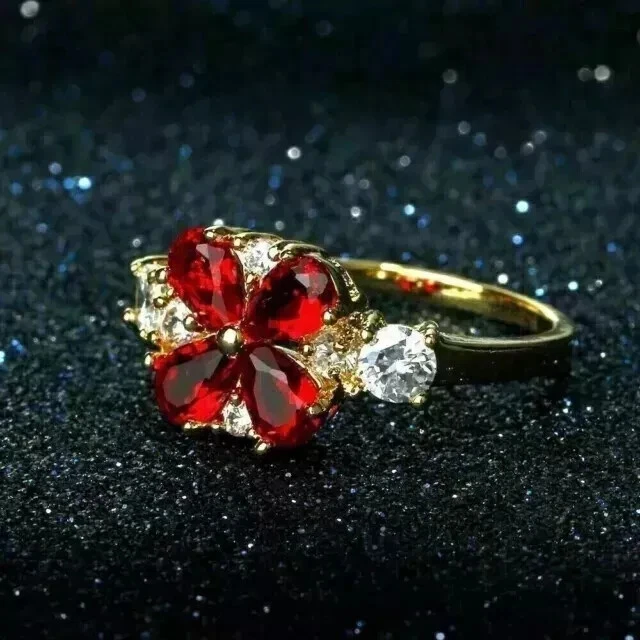 Anillo para mujer enchapado en oro amarillo de 14 quilates corte pera creado en laboratorio granate rojo Foto 4 de 4