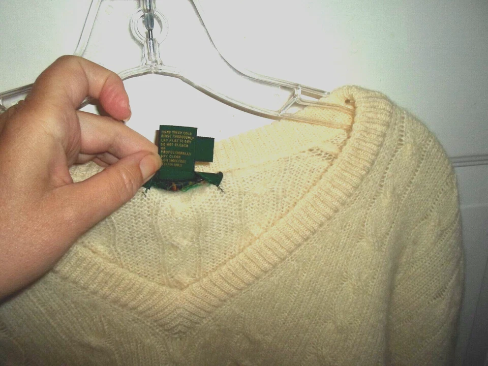 Suéter Club Room vintage 100% lã britânica malha de cabo gola V marfim CLÁSSICO WPL 8046 - Imagem 4 de 4