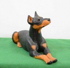 Estatuilla Doberman Whiskers de colección de Martha Carey.