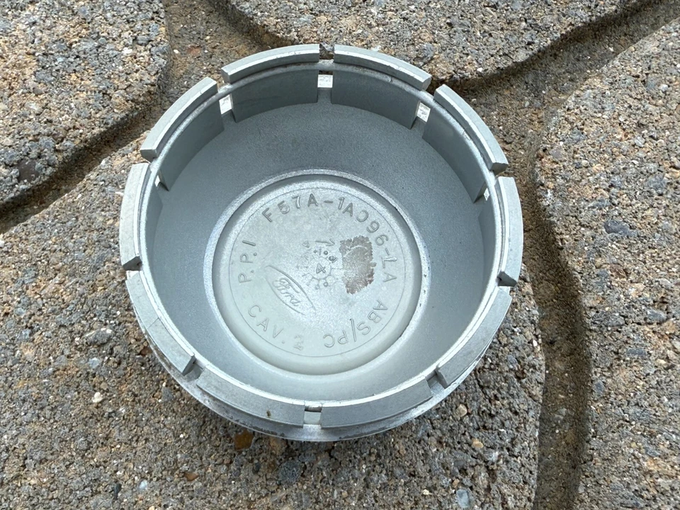 MAZDA B-2300 B-3000 B-4000 OEM TAPA CENTRAL DE RUEDA PLATEADA F57A-1A096-LA 1994-1997 Foto 3 de 3