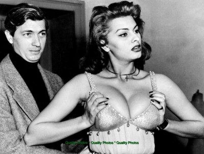 Sophia Loren Hands on Bosom Preparing Costume 8.5x11'' Photo Print Publicity Art