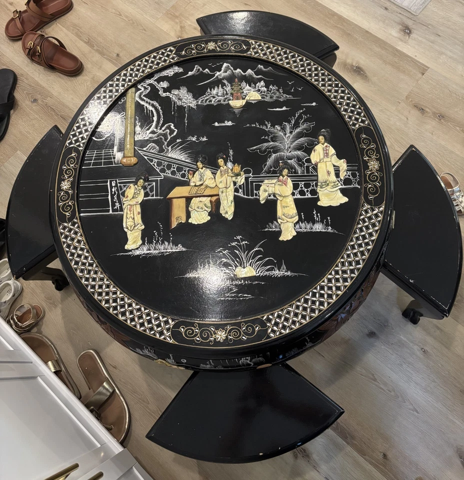 Mesa de centro oriental de laca negra brillante Foto 4 de 4