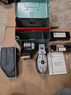 Drager Model 21/31 Gasspurgerat/ Multi Gas Detector W/ Extra Parts Vintage
