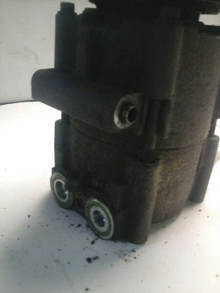 2003 Ford Focus AC Compressor 2.3 Liter 4 Cylinder - Image 2 of 4