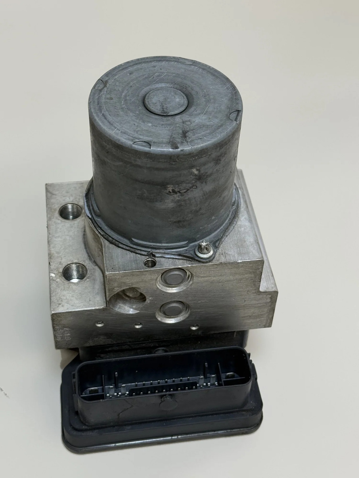McLaren 570S 2016-2021 Abs/asr hydraulic unit P/N 13C0144CP