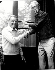 8x10 BLACK & WHITE PHOTO of NORMAN ROCKWELL and FRANK SINATRA Meeting in 1960