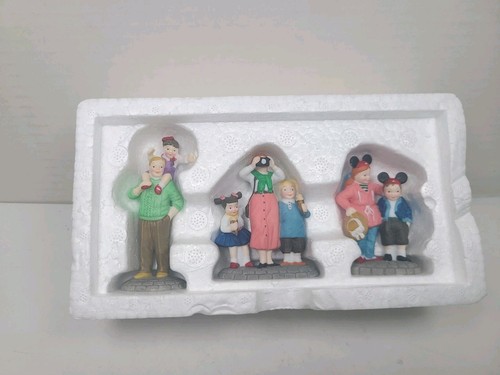 Dept. 56 Heritage Disney Parks Village Series Disney Parks Family #5354-6 No Box - Picture 2 of 8