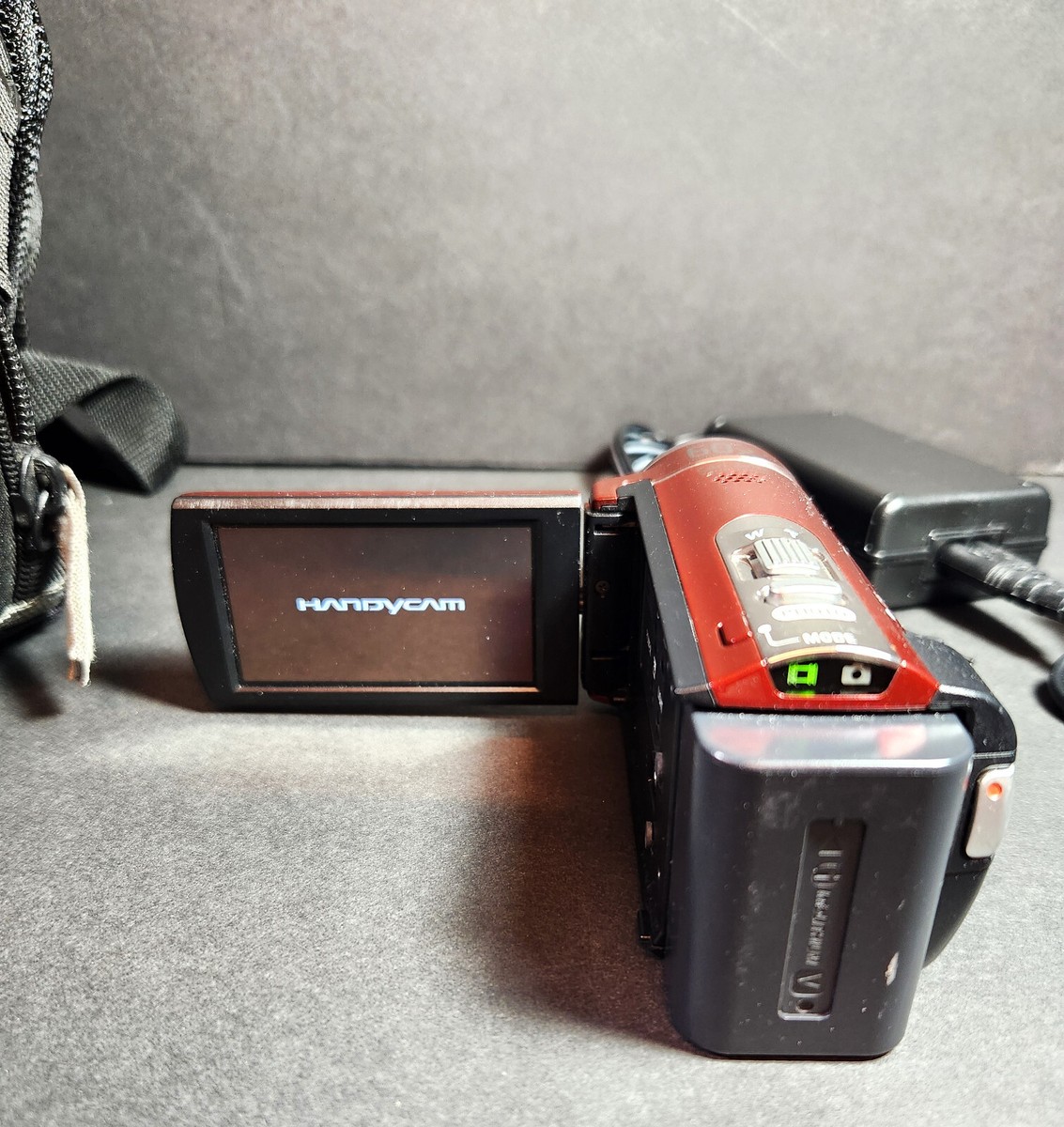 Sony HandyCam DCR-SX44 Video Camera Camcorder Red w/ Camera