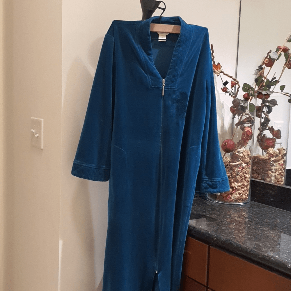 Diamond Tea glamour Elegant stretch velvet long zip robe. Made in