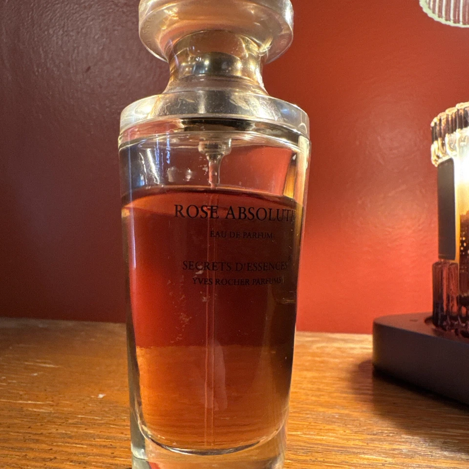 Rose Absolute Yves Rocher Eau de Parfum 50 ml. Botella llena 90% sin tapa Foto 2 de 3
