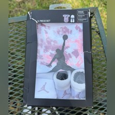 Baby Jordan 3-Piece Set - Pink and White size 0-6 months