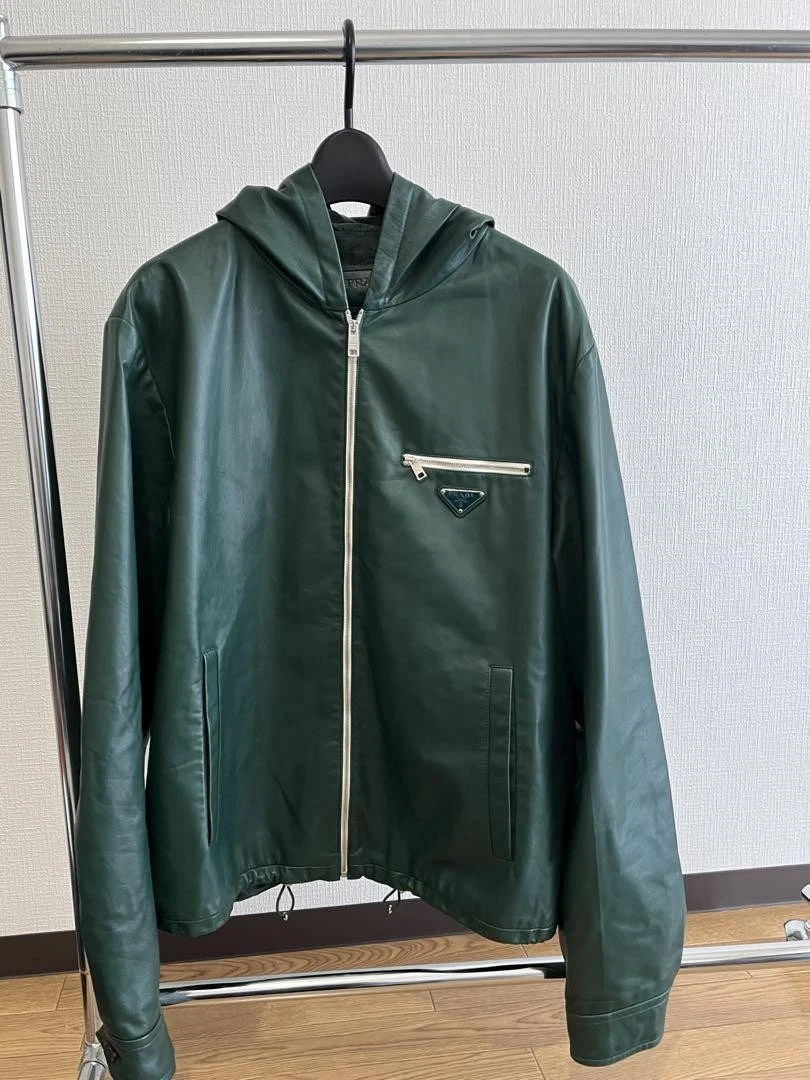 Giacca Prada in pelle di agnello con cappuccio