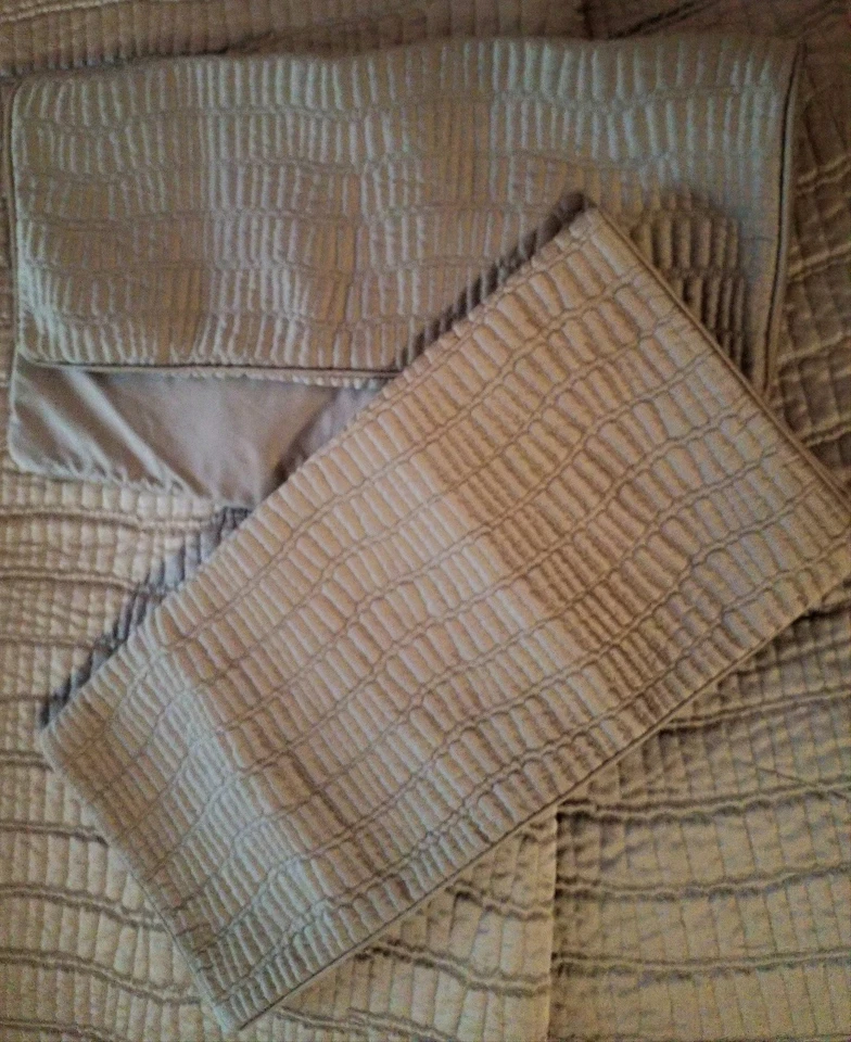 Tagesdecke Zara Home(240 x 270) incl. 2 Kissenbezüge Taupe sehr guter Zustand - Bild 2 von 4