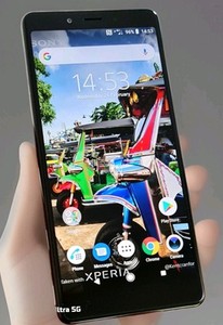 Sony Xperia L3 32GB (Entsperrt) 4G Smartphone Top Zustand mit Ladegerät