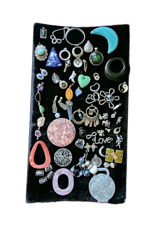 Junk Job Lot 60+PCS Mix Pendants Charms Jewelry Findings Upcycle Craft Vtg/Mod