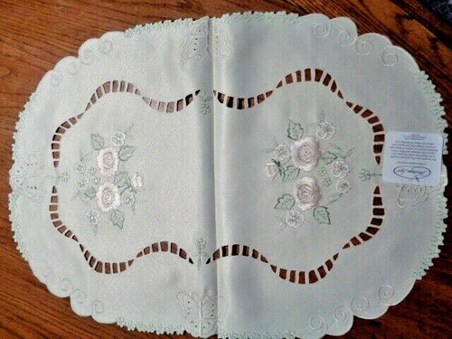 Placemat Doily Heritage Lace Splendor Cream Embroidered Butterfly Floral 14x20 - Picture 10 of 12