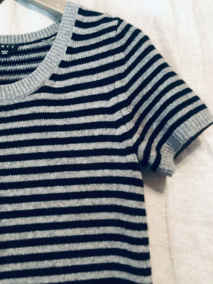 Mini suéter a rayas de cachemir negro gris THEORY para mujer talla S/P pequeño Foto 3 de 4