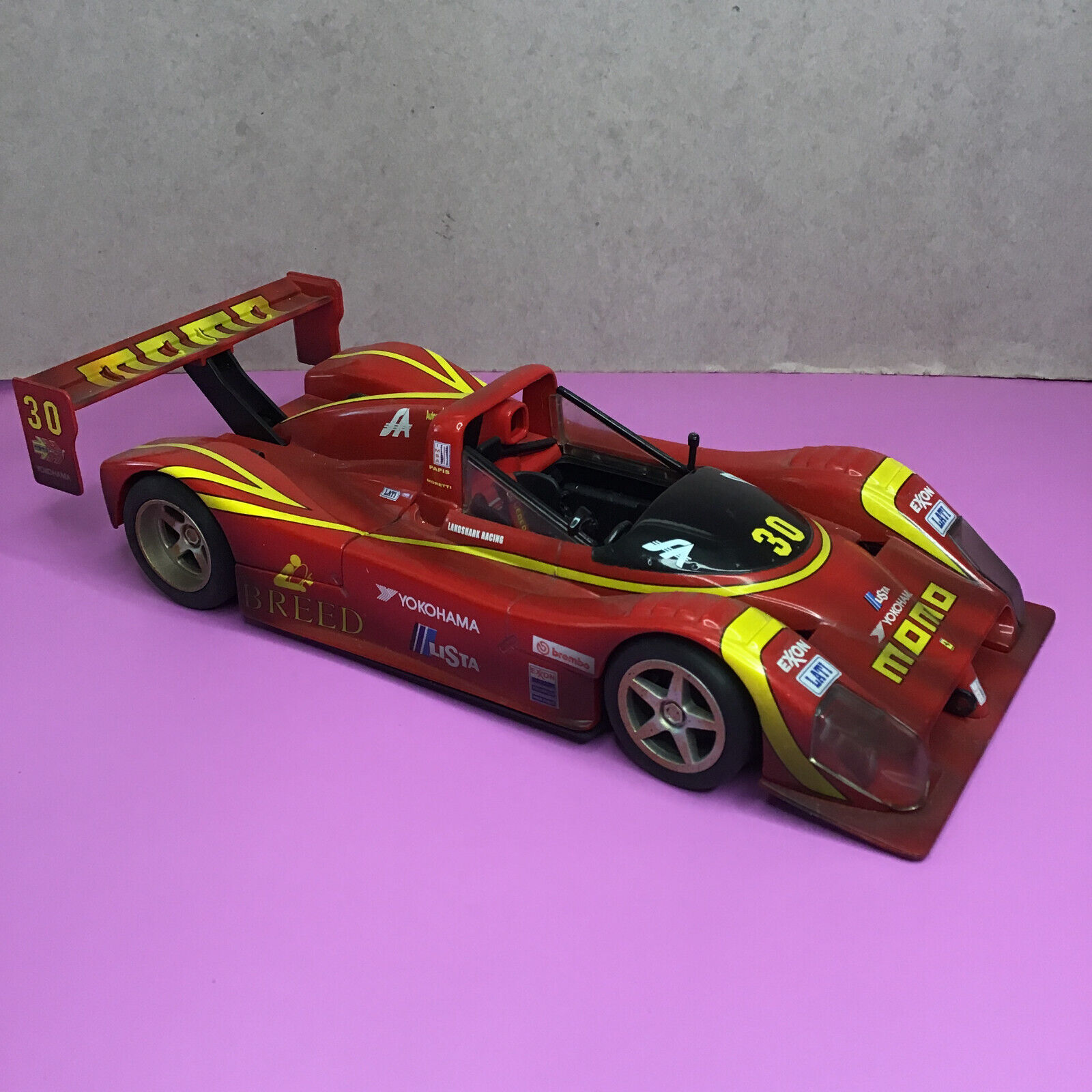 Hot Wheels 1:18 Scale Ferrari F 333 SP Die Cast Car #30 Race Car MOMO