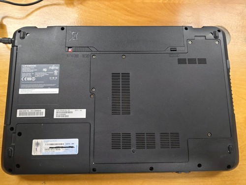 Fujitsu Lifebook AH531 Laptop 15.6" Intel i5-2410M, 4GB RAM, 240GB SSD, Win 10 - Afbeelding 9 van 16