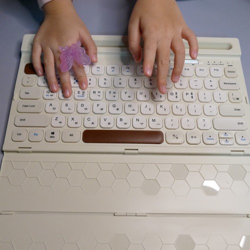 iNote Multi Pairing Bluetooth Keyboard Foldable Cover Ivory Color XB500RB - Picture 4 of 19