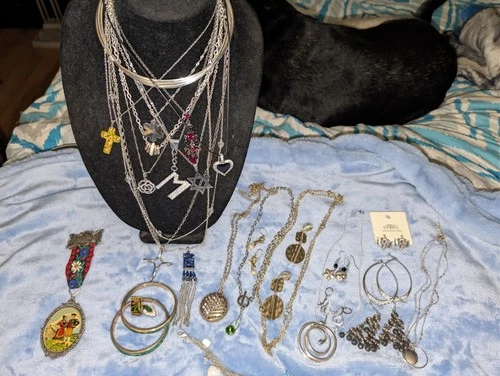 Lot Of Vintage Costume /Modern/ Jewelry Mixed Beads Bracelets Earrings  1.06 Lb