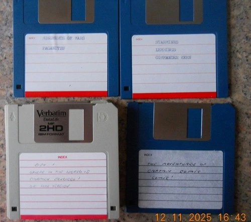 3.5 INCH FLOPPY DISKS WITH GAMES