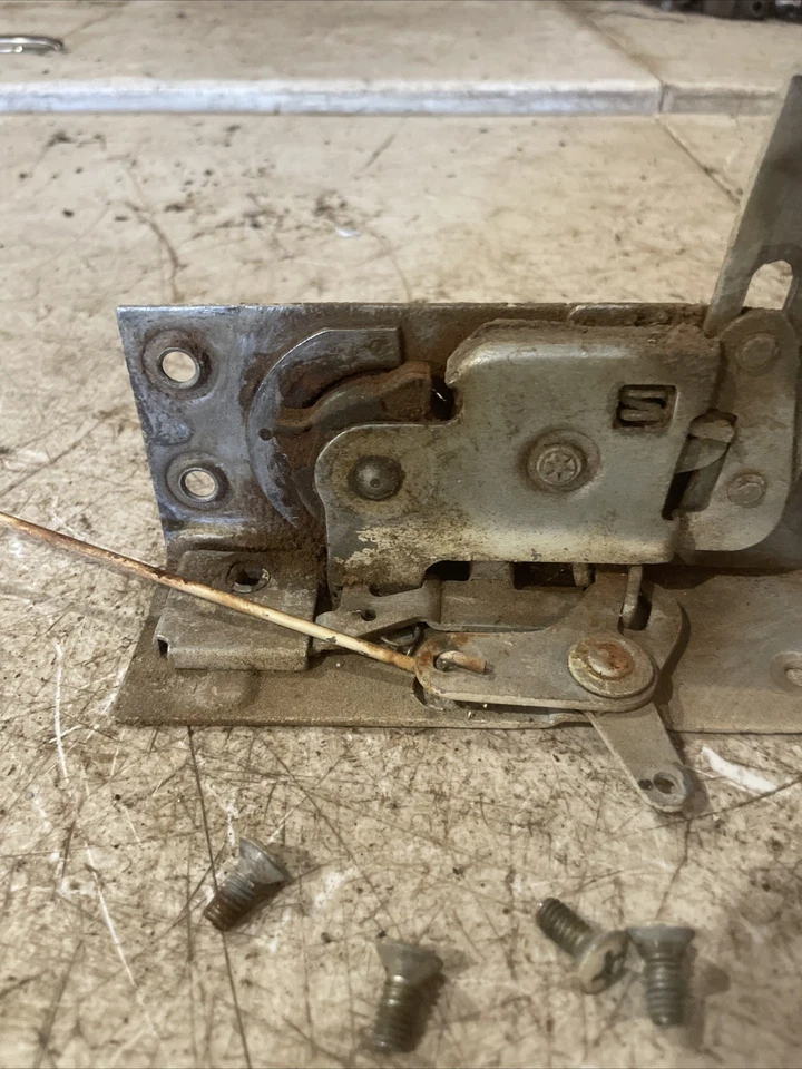 1960–64 Studebaker Champ 右乘客门闩组件 原始设备制造商 T-cab — 第 2/4 张图片