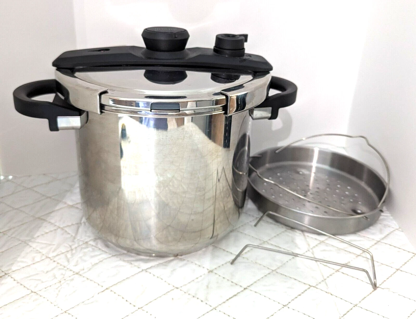 SAVOR EZLOCK 7 QUART STAINLESS STEEL PRESSURE COOKER - NO ORIGINAL BOX
Opens in a new window or tab