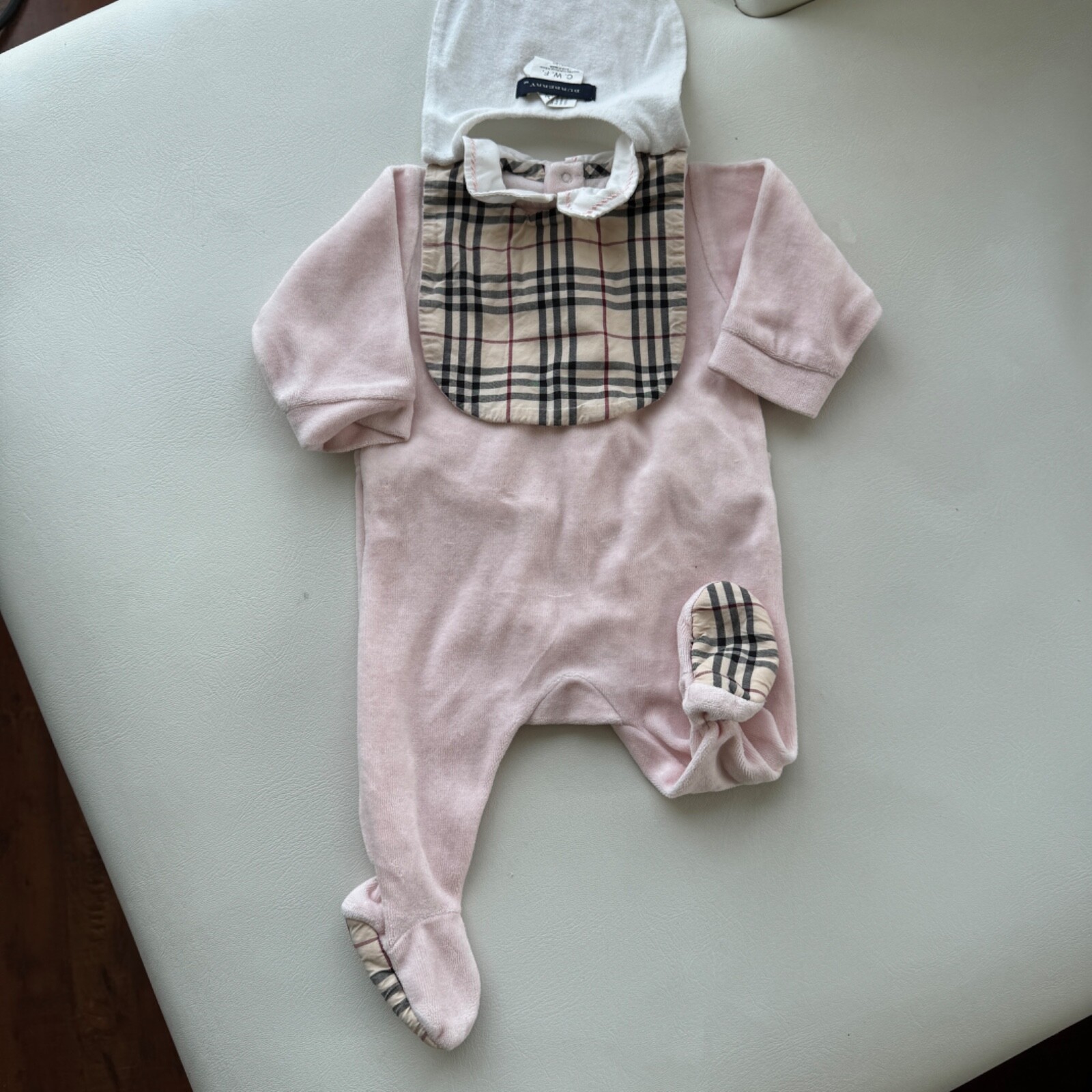 Babygrow romper Pajamas velvet 1 months pink Burberry 2 removable bibs-image