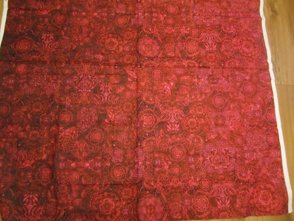 Tecido de algodão QT Tecidos Origens por Dan Morris Designs 2018 vermelho tonal BTYx44 - Imagem 2 de 4