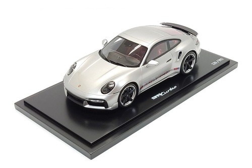 Spark 1:18 Porsche 911 (992) First Turbo Remastered in GT Silver Dealer Edition - Picture 4 of 13