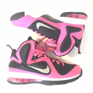 lebron james pink sneakers