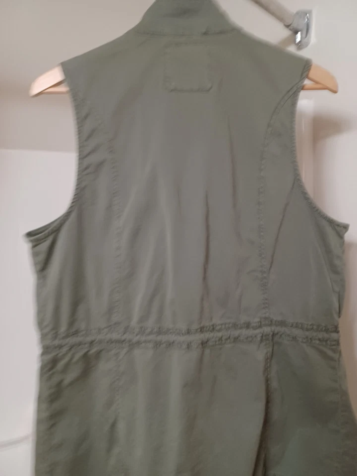 Chaleco utilitario Sonoma para mujer verde oliva sin mangas con cordón cintura militar L Foto 2 de 4