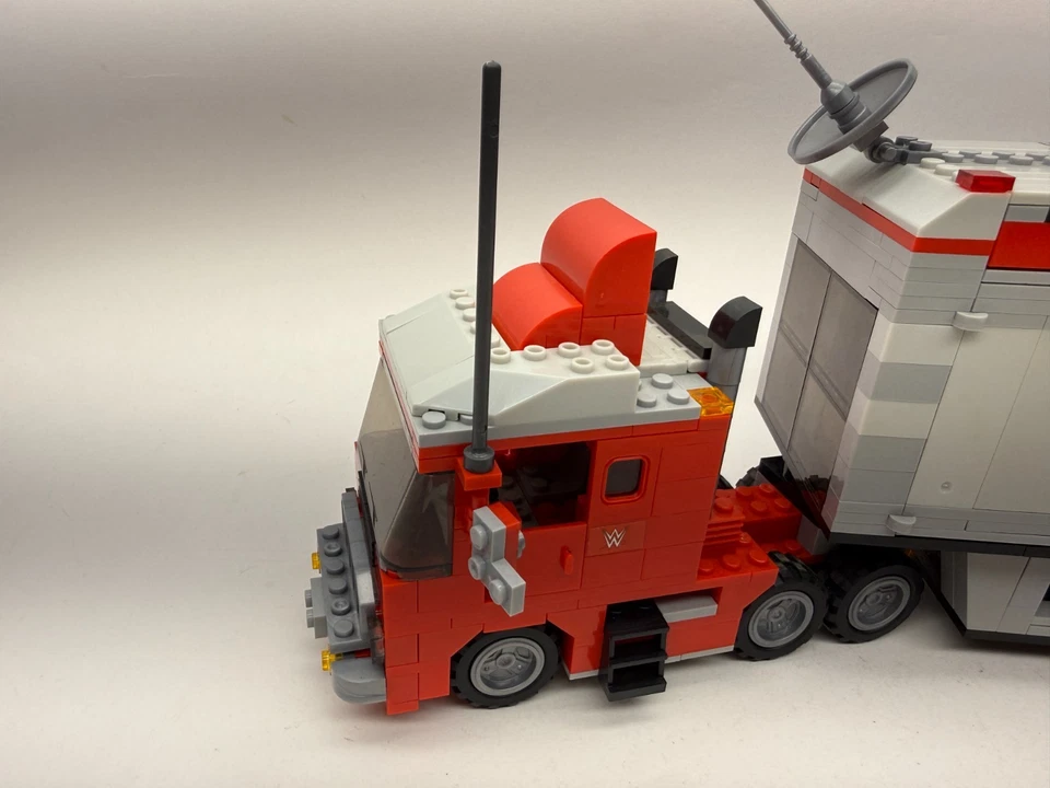 WWE C3 StackDown Hauler Building Set The Rock Daniel Bryan Mark Henry 21061 - Image 3 of 4