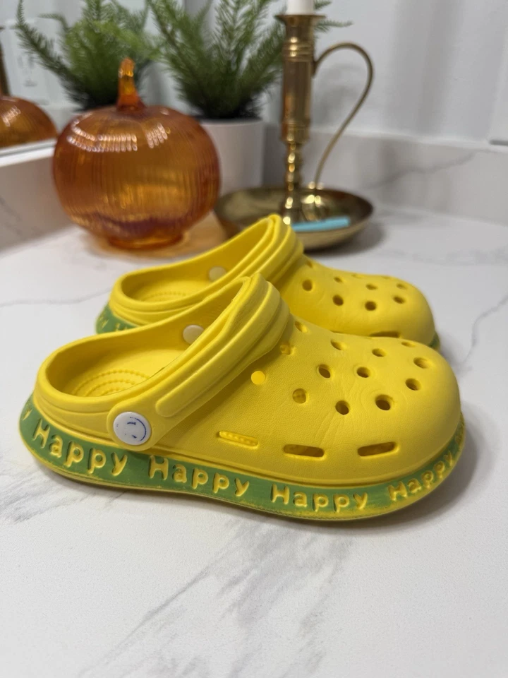 Zapato para niños inspirado en Crocs, talla 11-12, usado, en buen estado Foto 2 de 4