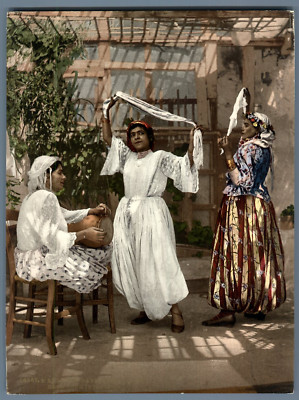 Alger, Danseuses arabes dans leur intérieur. PZ vintage photochromie