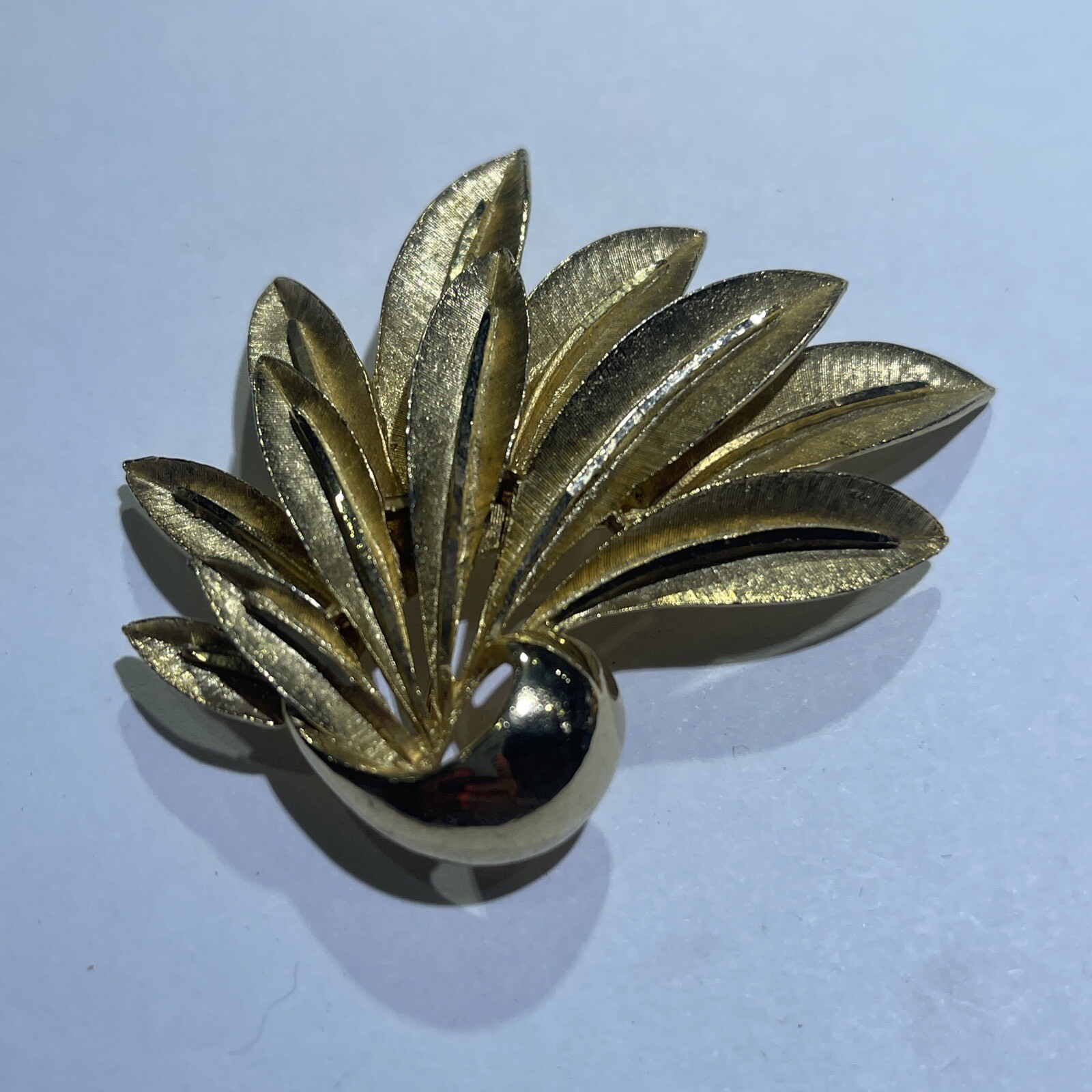 Vintage Capri Flower Gold Tone Texture Brooch Pin - Gem