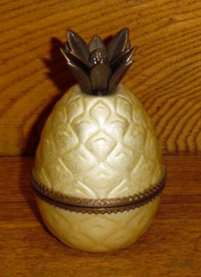Vintage Empty Evans Pineapple Shaped Lighter - 3 5/8'' - Doesn't Spark